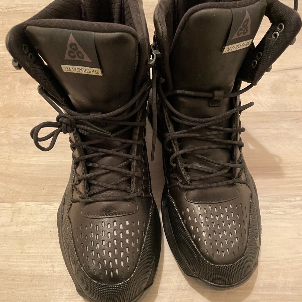 Nike ACG boots